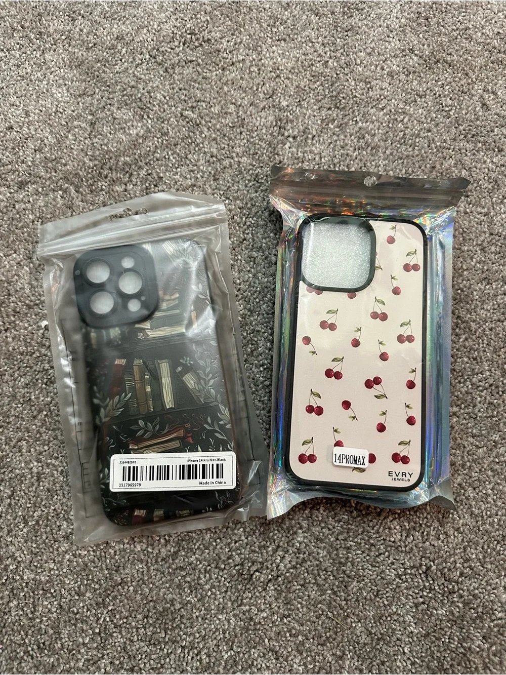 2 iPhone 14 Pro Max cases brand new